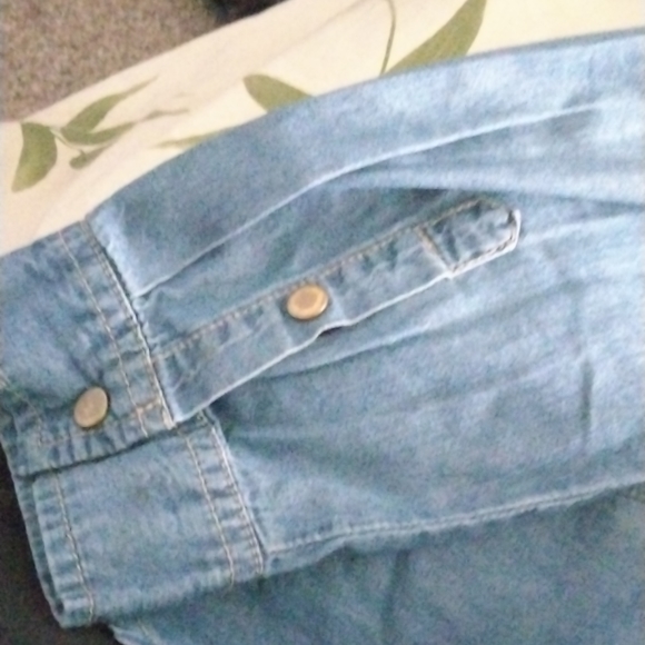 💙American Rag jean long sleeve - Picture 4 of 5